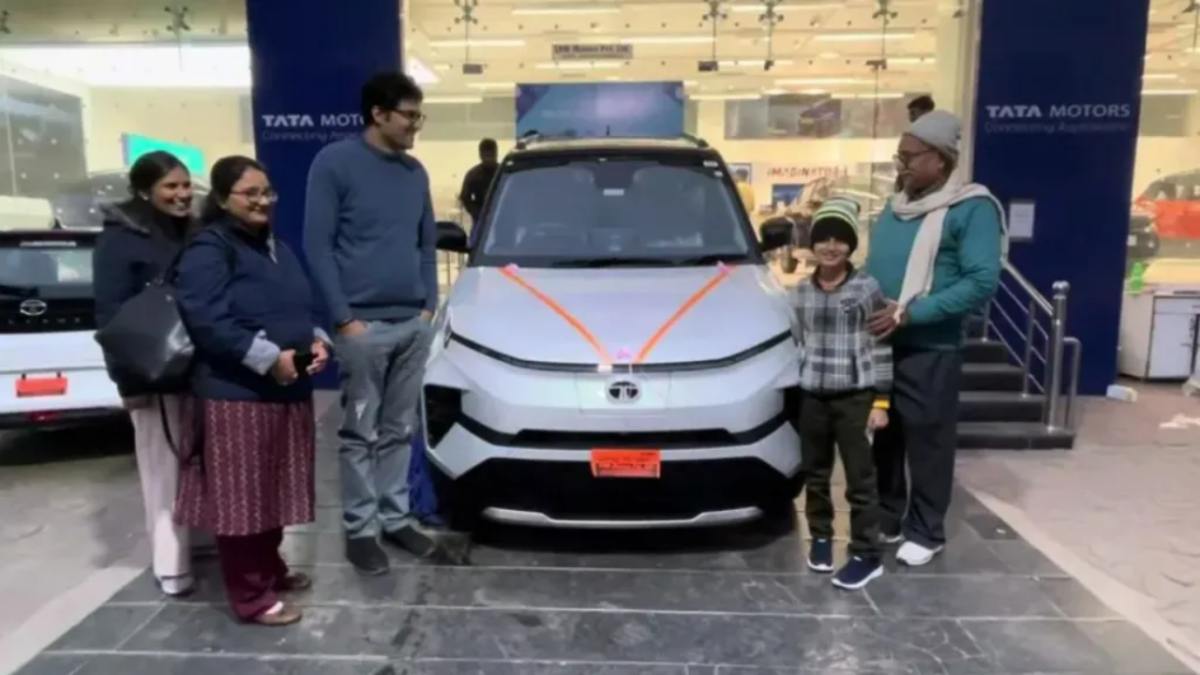 Electric Vehicle Market भारत में इलेक्ट्रिक कारों की बढ़ती मांग क्या है वजह? 1 Electric Vehicle Market भारत में इलेक्ट्रिक कारों की बढ़ती मांग क्या है वजह?